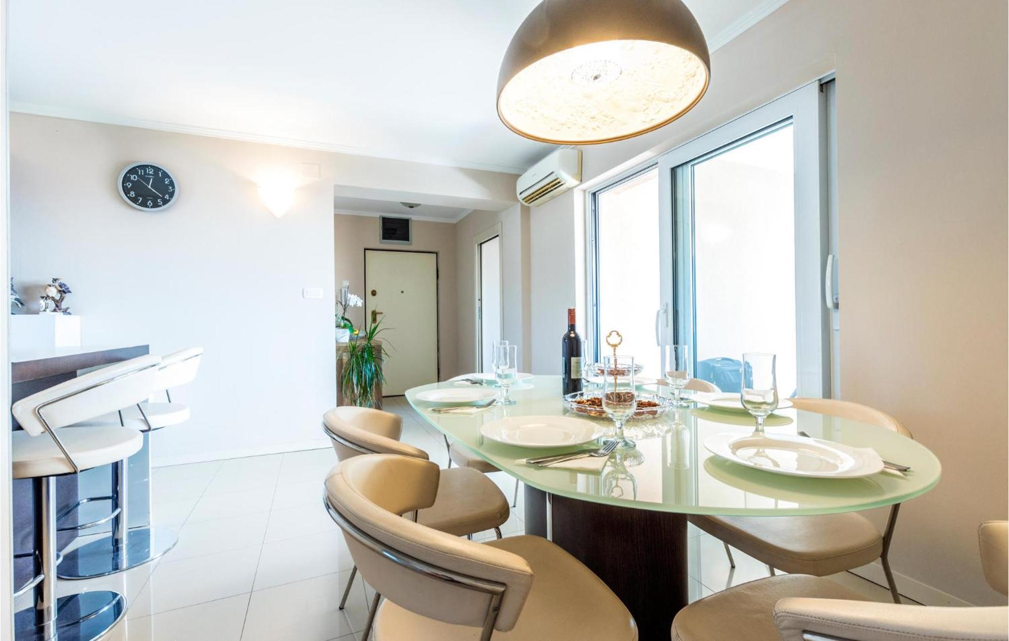 Beautiful Apartment In Split With Kitchen Buitenkant foto