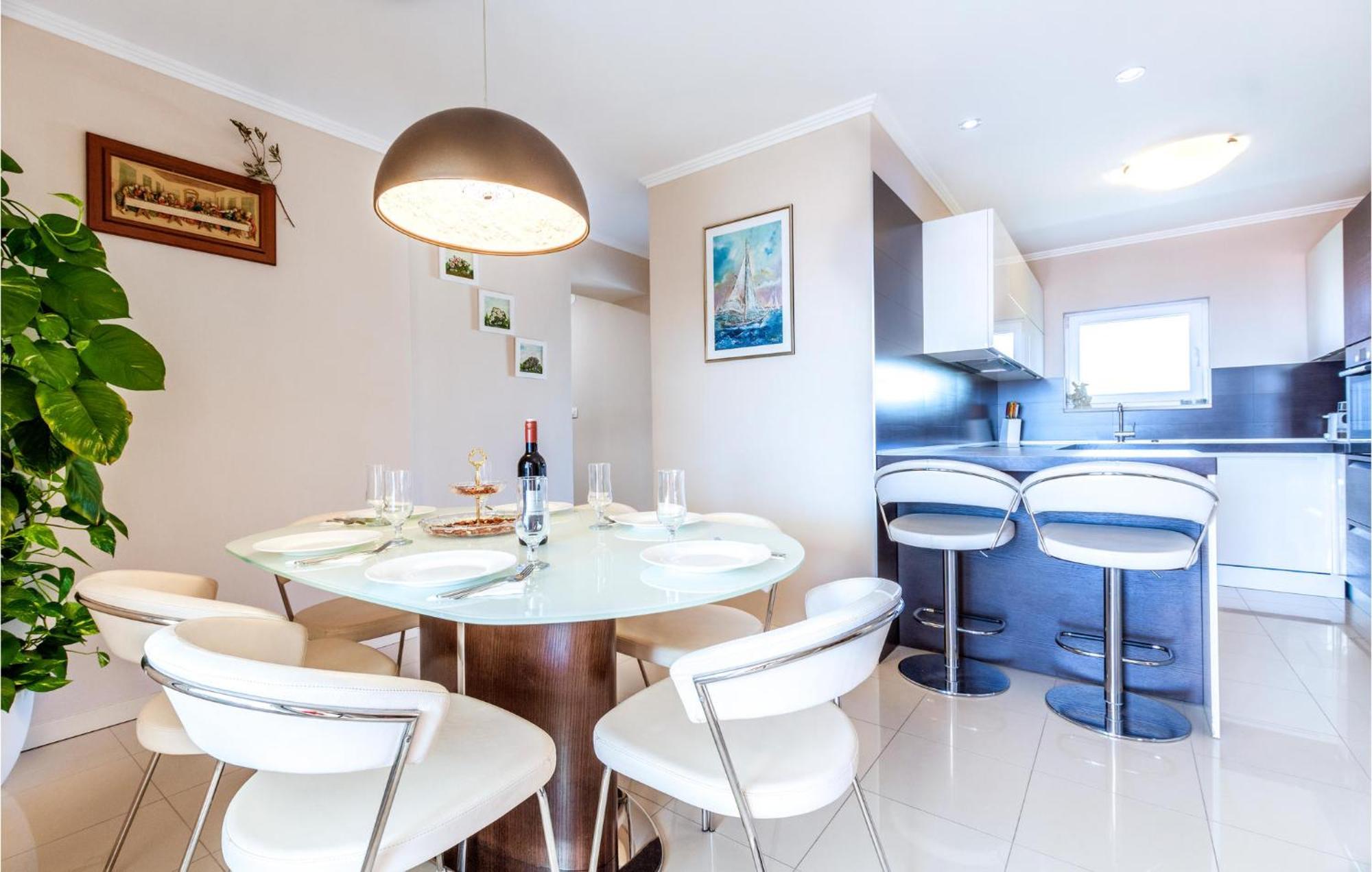 Beautiful Apartment In Split With Kitchen Buitenkant foto