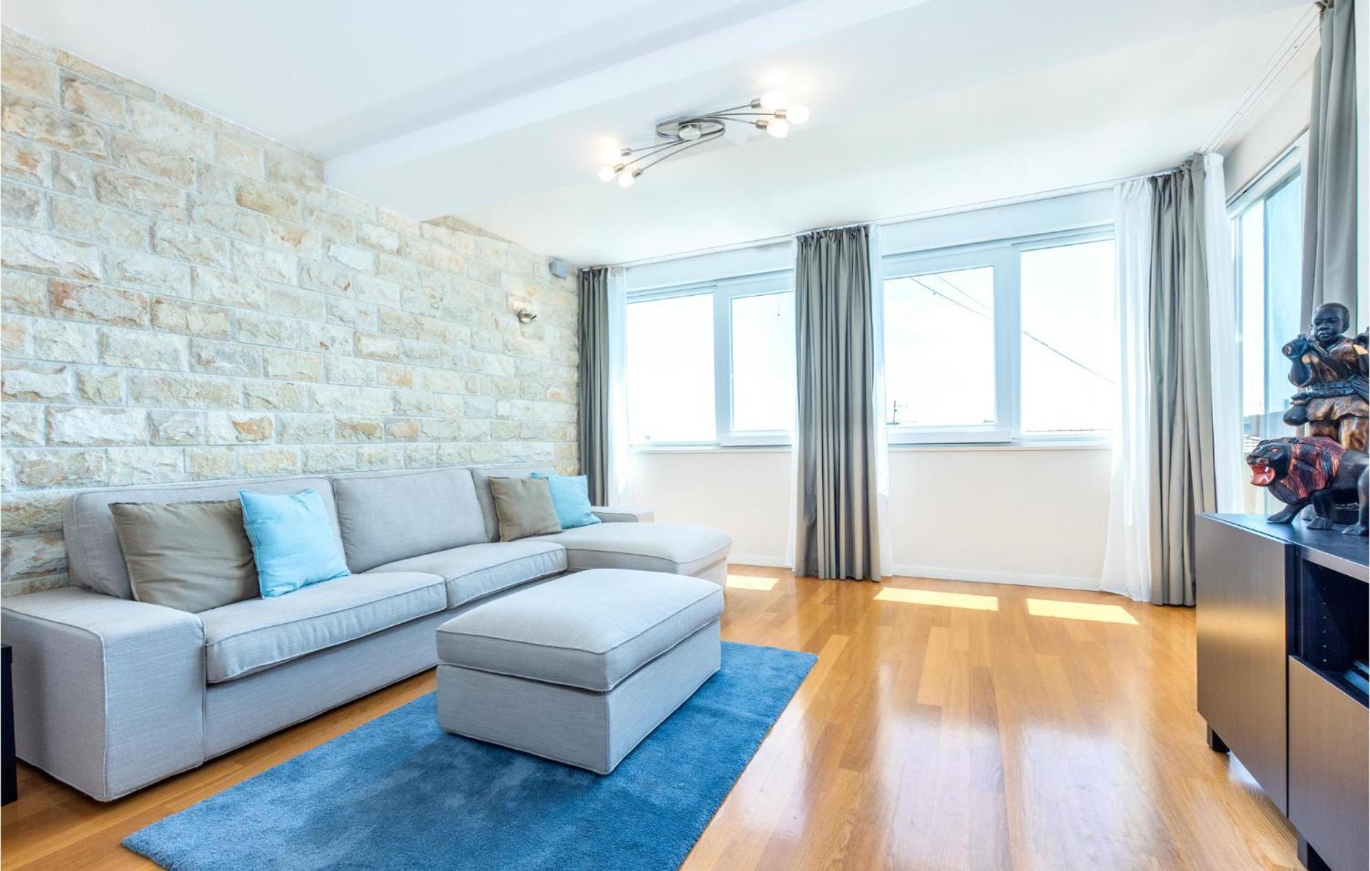 Beautiful Apartment In Split With Kitchen Buitenkant foto